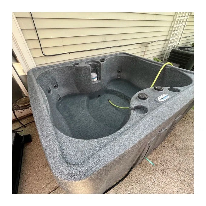 Portable 4-person hot tub